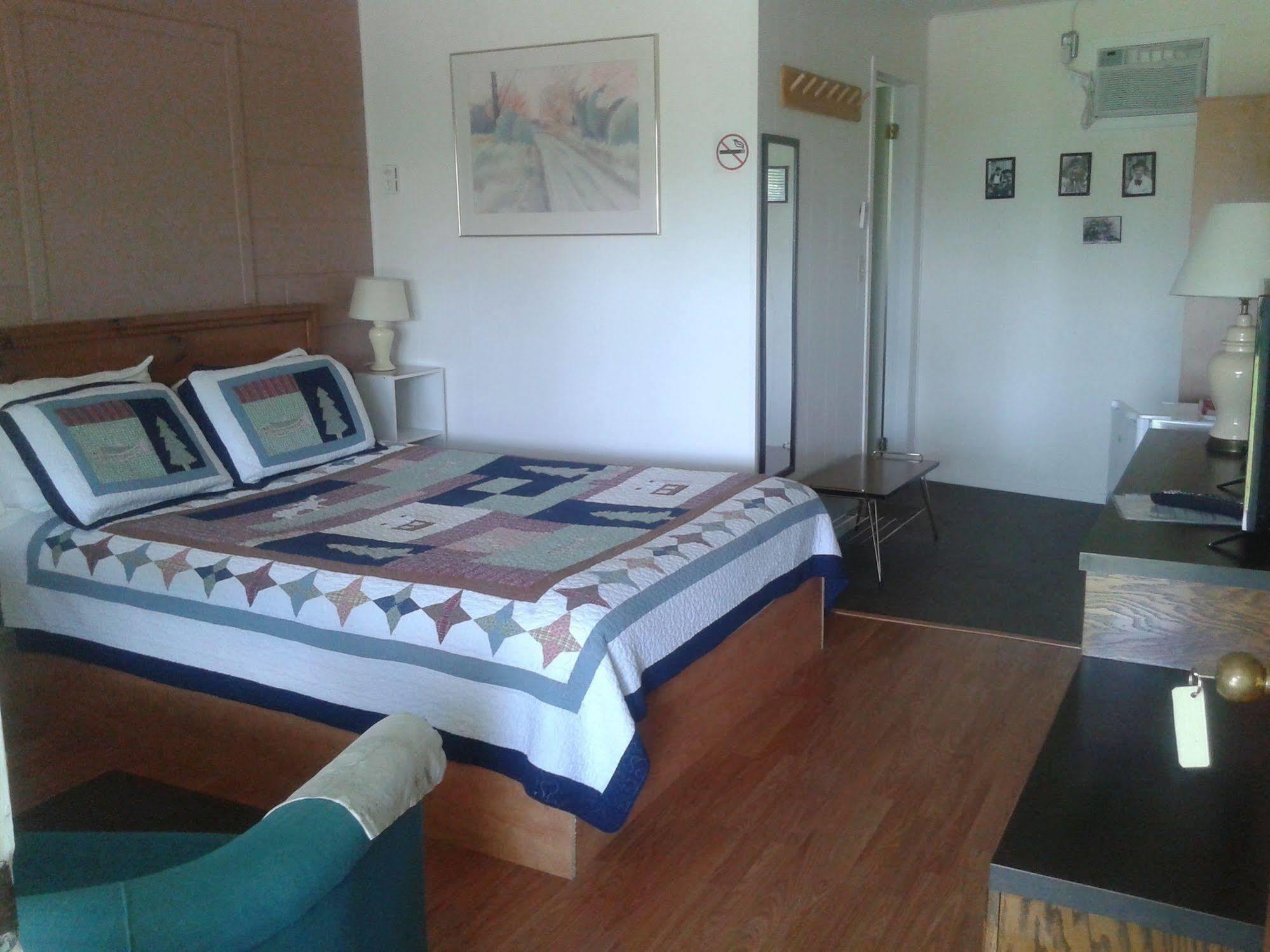 Capricorn Motel Royale 1000 Islands Lansdowne Dış mekan fotoğraf