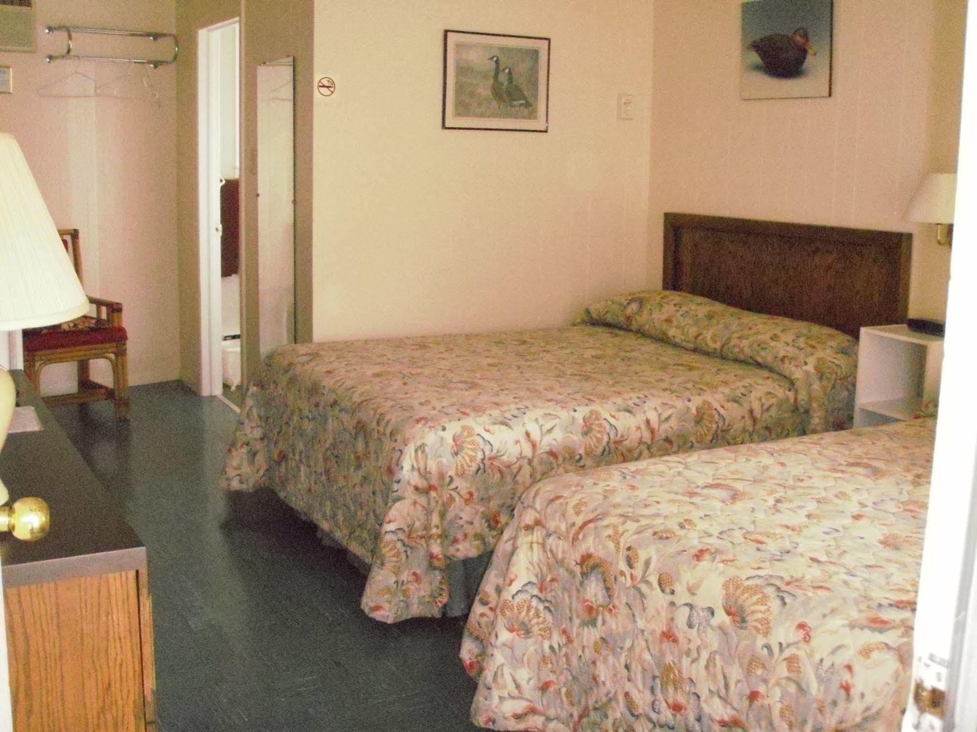 Capricorn Motel Royale 1000 Islands Lansdowne Dış mekan fotoğraf
