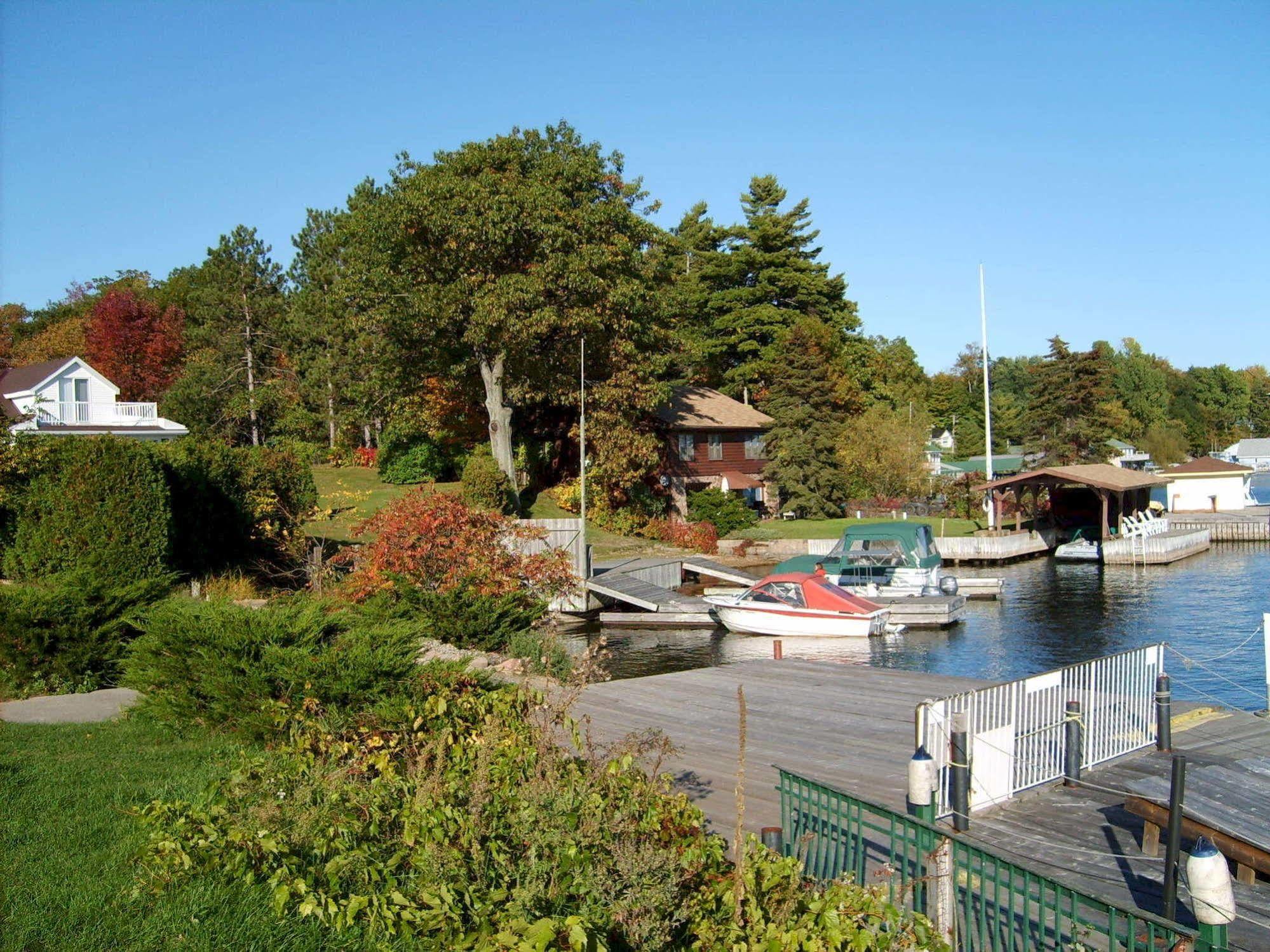 Capricorn Motel Royale 1000 Islands Lansdowne Dış mekan fotoğraf