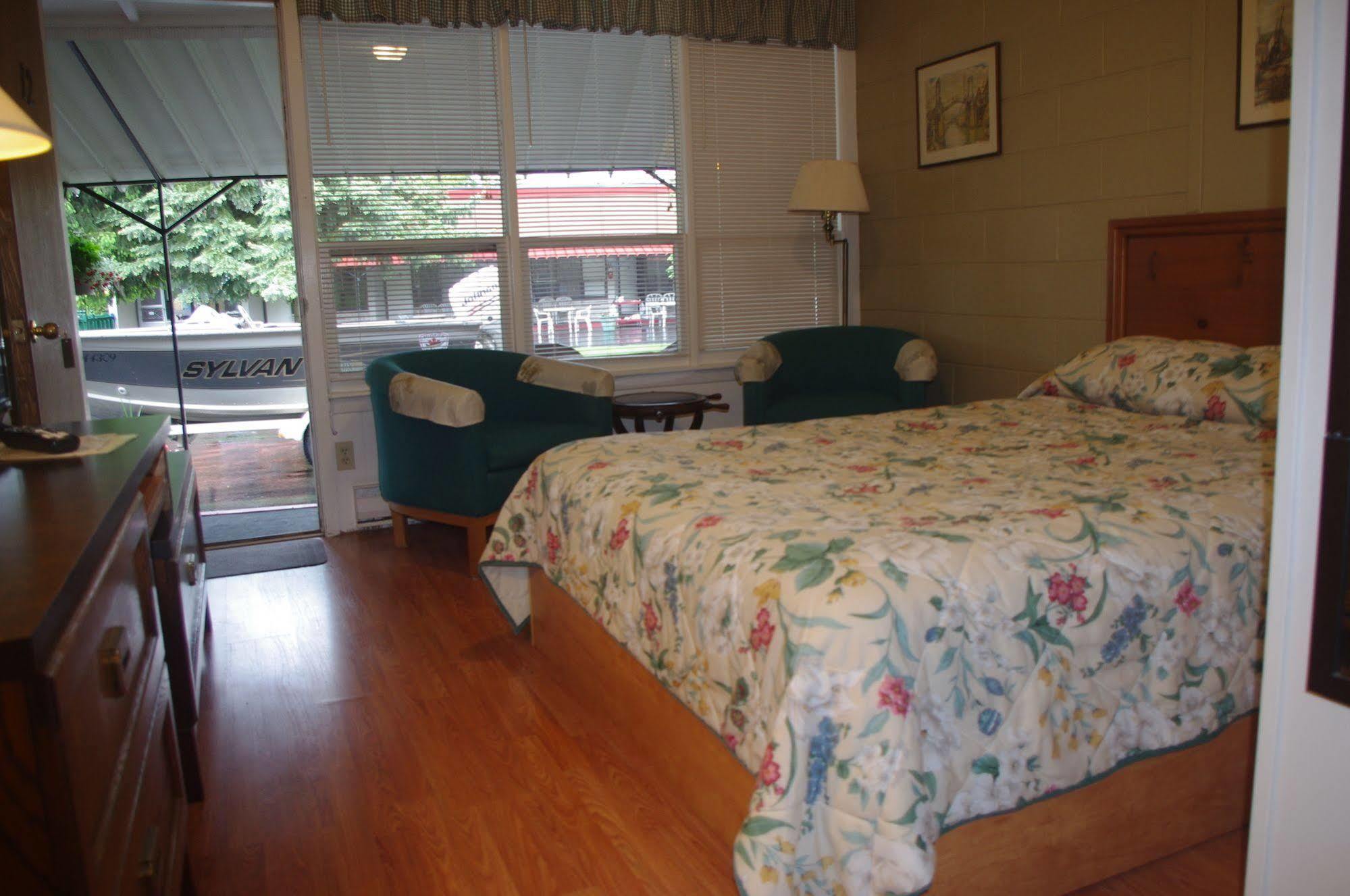 Capricorn Motel Royale 1000 Islands Lansdowne Dış mekan fotoğraf